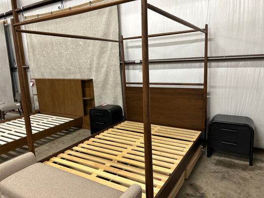 Lenia Queen Canopy Bed - Walnut