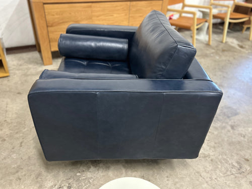 Sven 42" Tufted Leather Lounge Chair - Oxford Blue