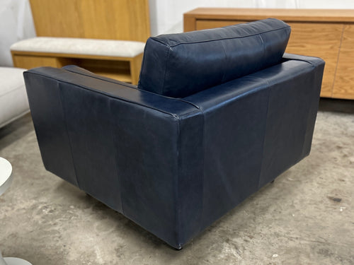 Sven 42" Tufted Leather Lounge Chair - Oxford Blue