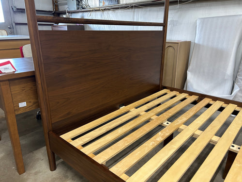 Lenia Queen Canopy Bed - Walnut