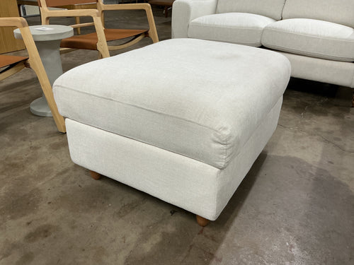 Vati 33" Storage Ottoman - Buckler Ivory