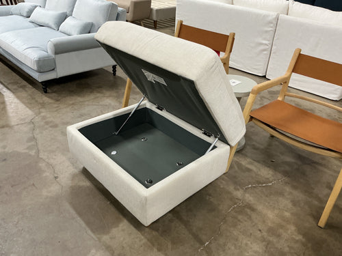 Vati 33" Storage Ottoman - Buckler Ivory