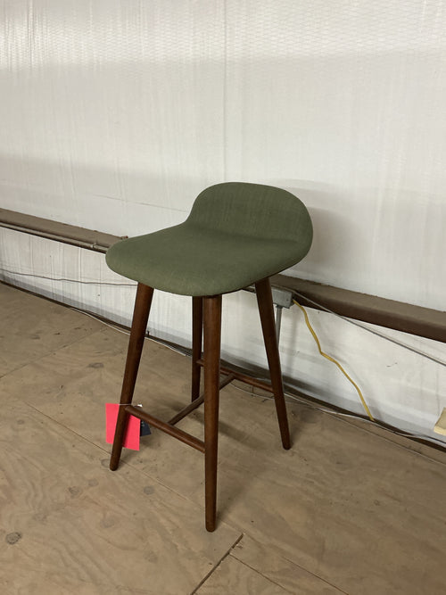 Sede Counter Stool - Walnut and Olio Green