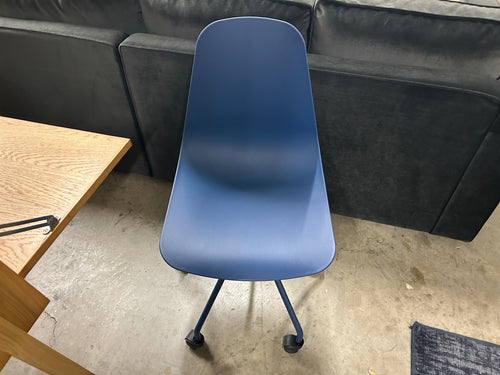 Svelti Office Chair - Berry Blue