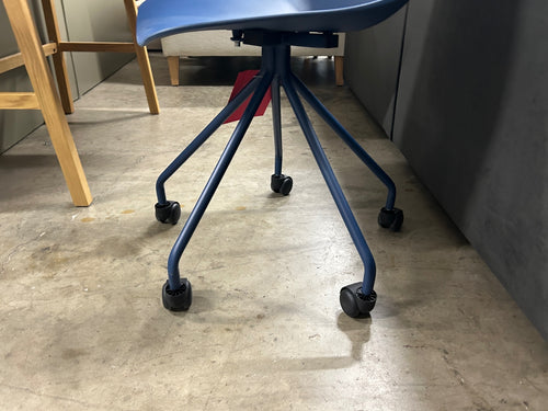 Svelti Office Chair - Berry Blue
