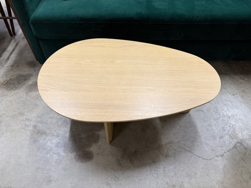 Tovi 42.5" Coffee Table - Oak