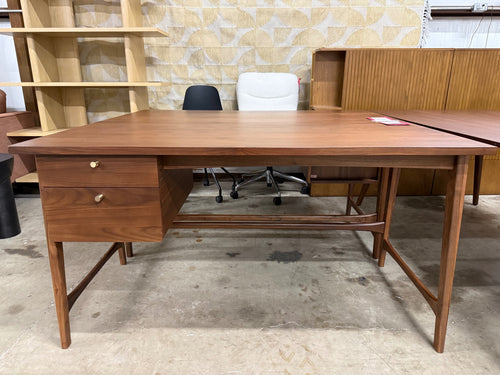 Krossa 58.5" Desk - Walnut