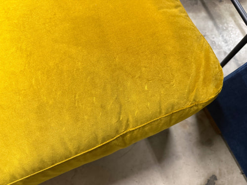 Abisko 94.5" Velvet Right Sectional - Plush Yarrow Gold