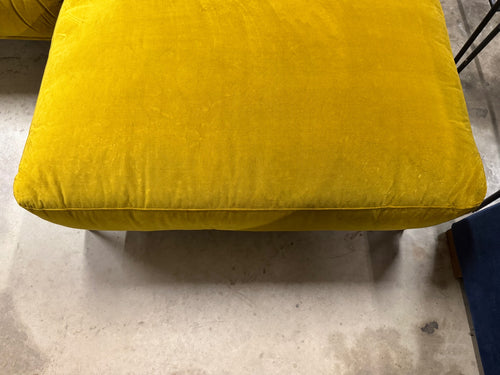 Abisko 94.5" Velvet Right Sectional - Plush Yarrow Gold