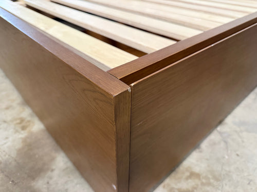 Leif King Platform Storage Bed - Smoked Oak