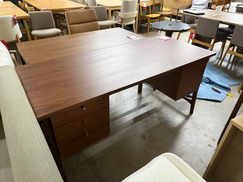 Krossa 65" Executive Desk - Walnut