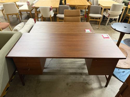 Krossa 65" Executive Desk - Walnut