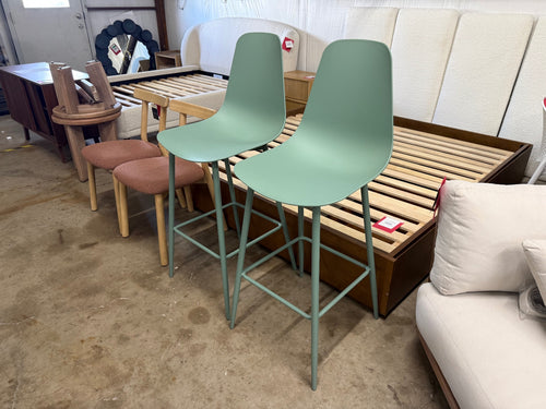 Pair of Svelti Bar Stools - Aloe Green