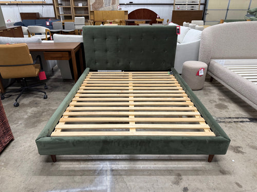 Sven Queen Tufted Velvet Bed - Plush Pacific Green