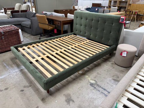 Sven Queen Tufted Velvet Bed - Plush Pacific Green