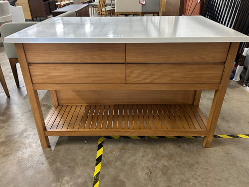 Quincy 57.5" Kitchen Island - Oak