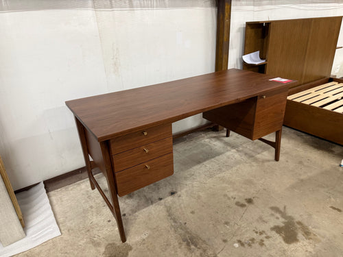 Krossa 65" Executive Desk - Walnut