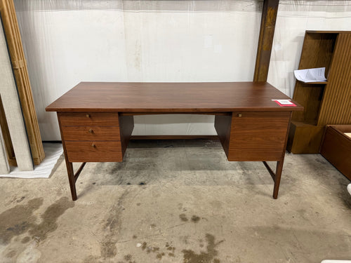 Krossa 65" Executive Desk - Walnut