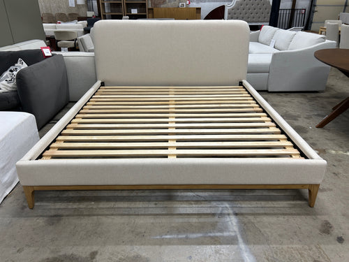 Rosin King Upholstered Bed - Natural Oak And Sand Ivory