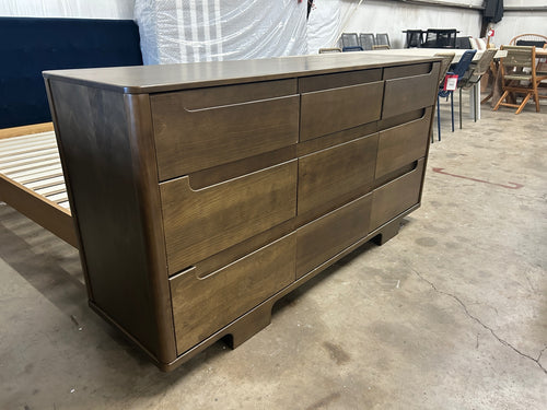 Babyletto Yuzu 9-Drawer Dresser- Walnut