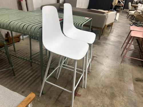 Pair of Svelti Bar Stools - Pure White