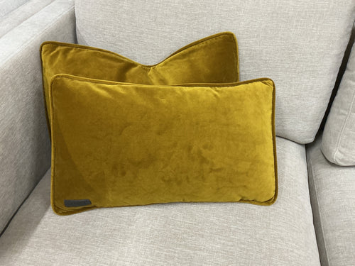 Lucca Velvet Pillow - Plush Yarrow Gold