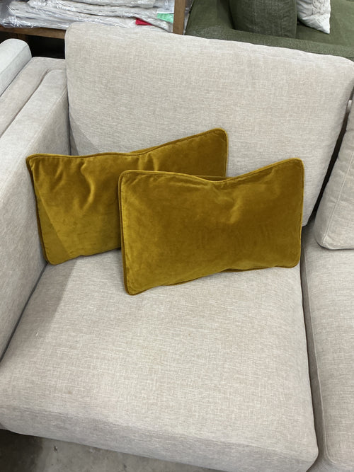 Lucca Velvet Pillow - Plush Yarrow Gold