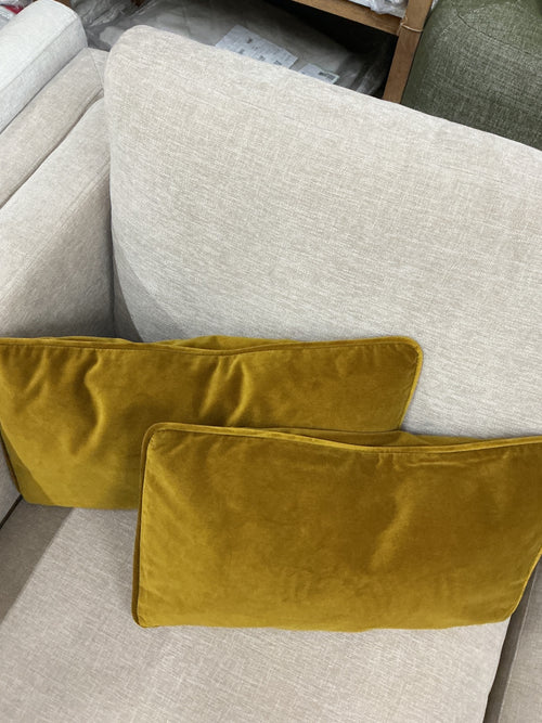 Lucca Velvet Pillow - Plush Yarrow Gold